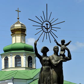 Пам'ятник «голованівським порядкам»: (Фото Івана Любиша-Кірдея.)